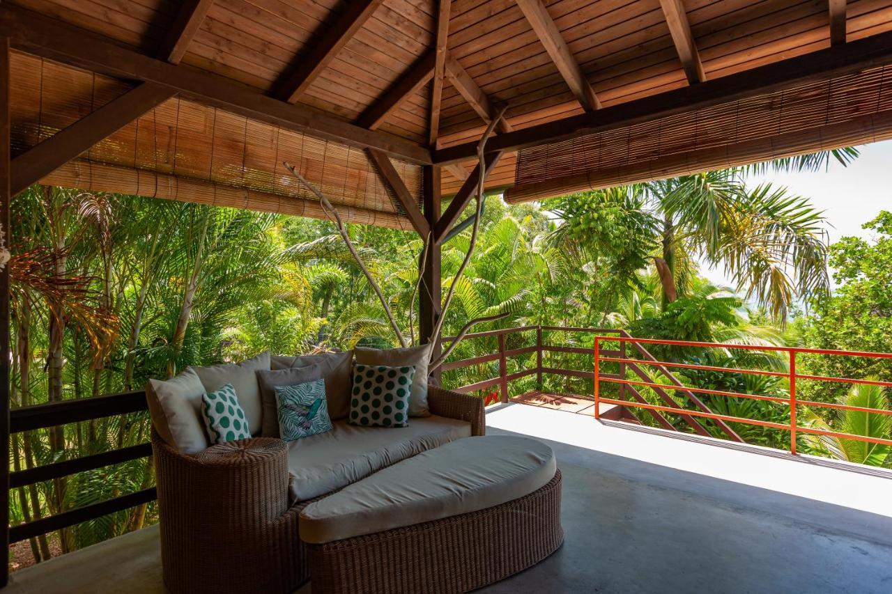 La Pointe Huts * Baie Sainte Anne