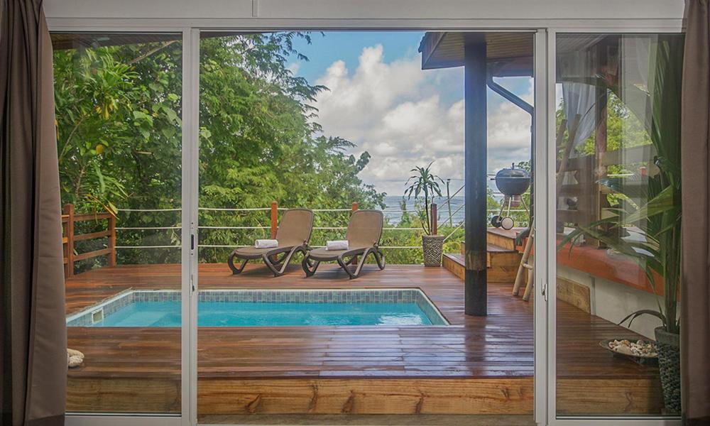 La Pointe Huts Baie Sainte Anne