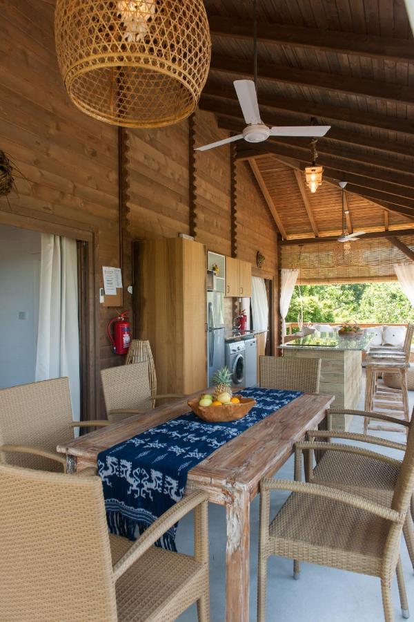 La Pointe Huts