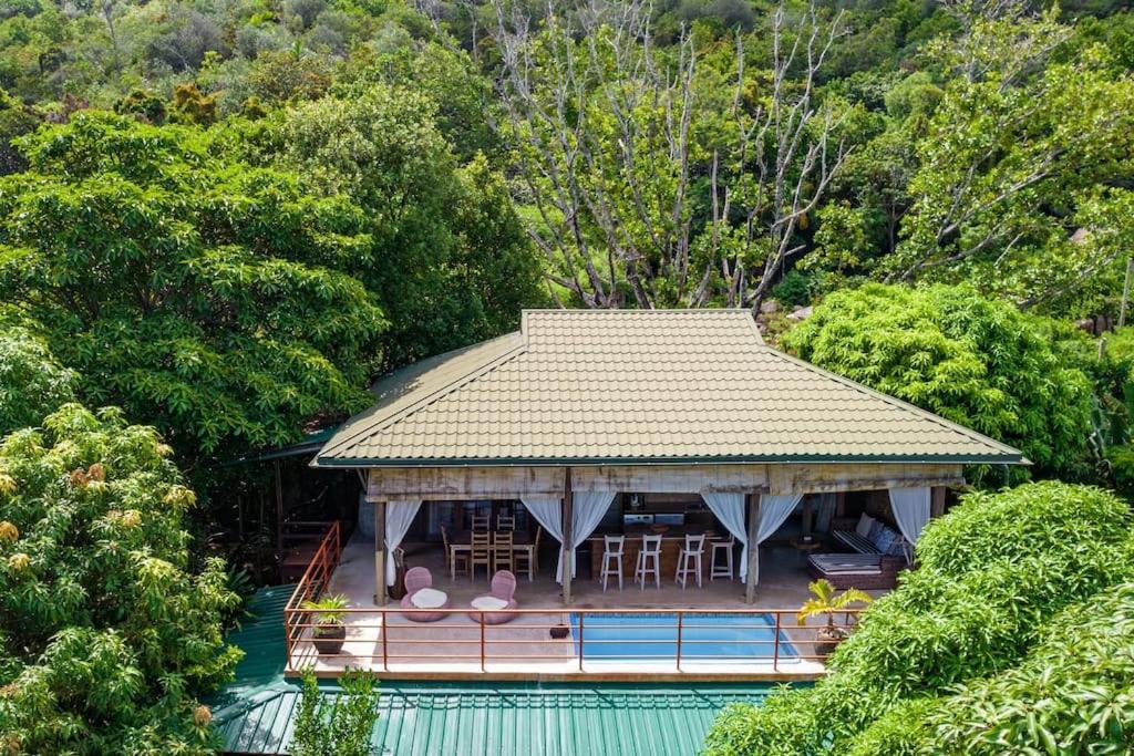 La Pointe Huts Chalet *