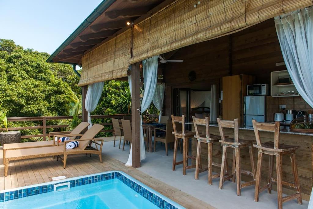 La Pointe Huts Baie Sainte Anne