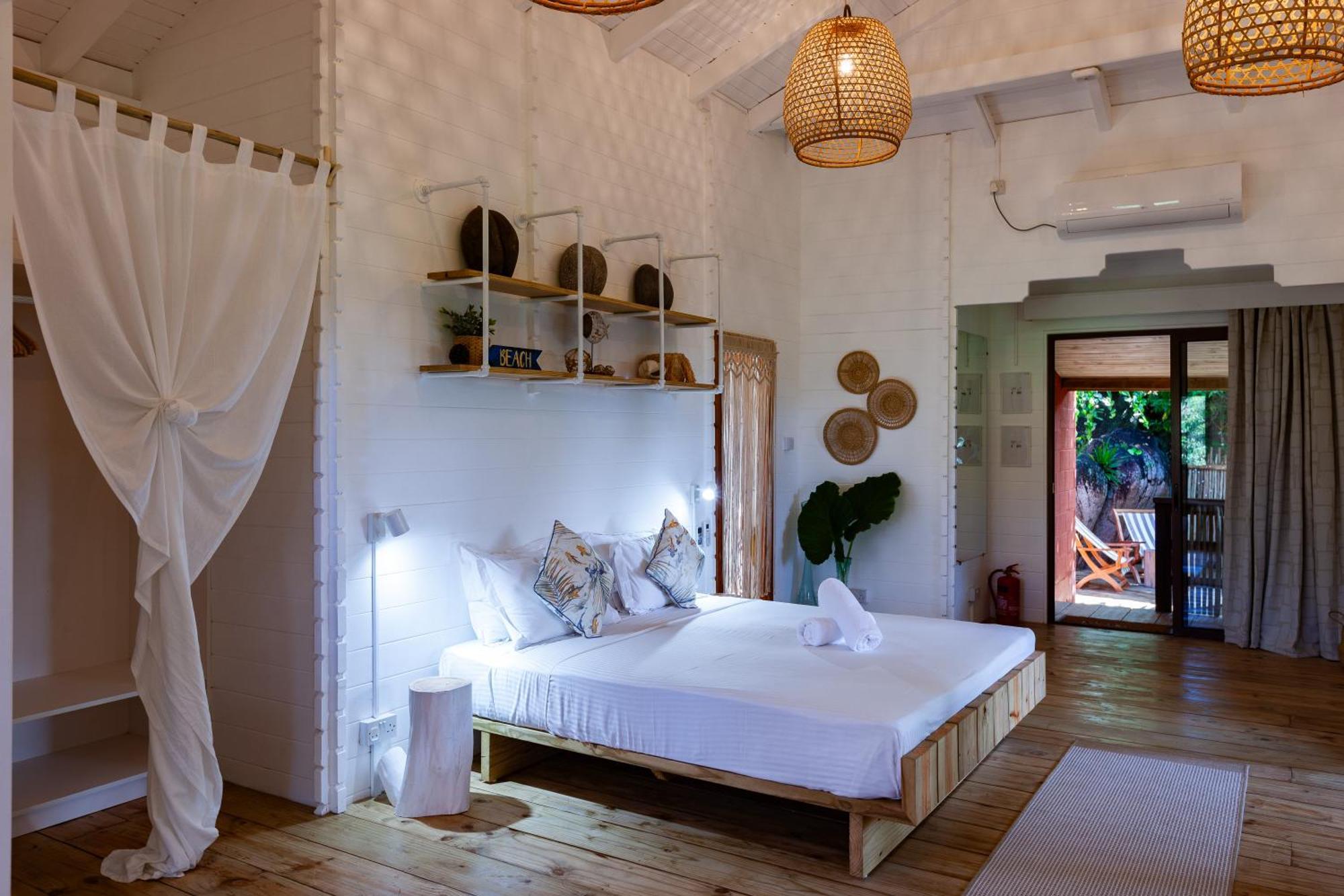 Chalet La Pointe Huts *